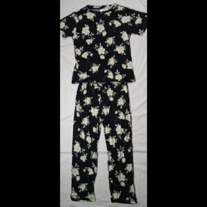 NWOT Flora Nikrooz Women's 2 Piece Pajama Set Shirt and Pants Black Size Small